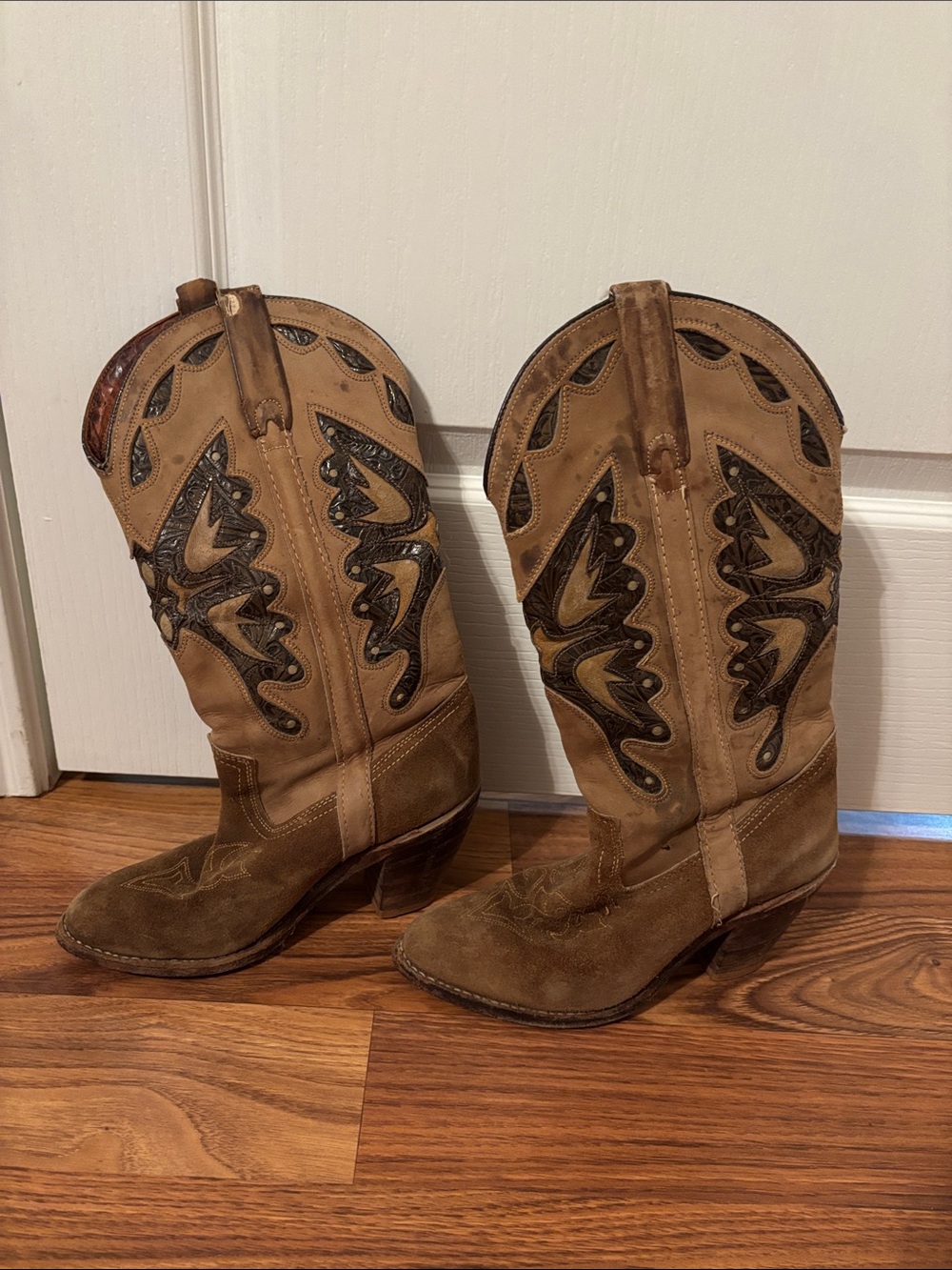 Vintage Boho/Hippie Classic Women's Tan Leather Butterfly Western Cowgirl Boots